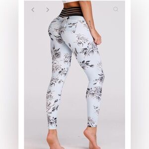 Floral push up button leggings